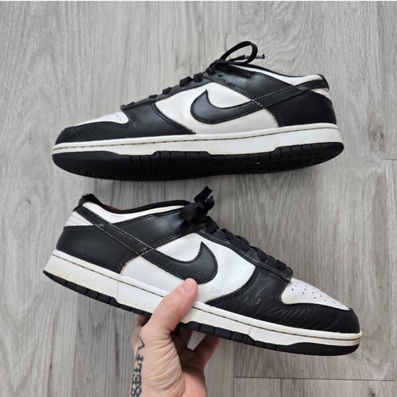 Men’s 10.5 Nike Panda Dunks - Picture 1 of 5